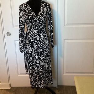 Diane Von Furstenberg  Black & White Printed Long Sleeve Wrap Dress M